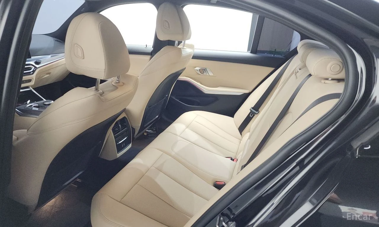 BMW 320 i M SPORT* DISTRONIC* HEAD-UP* КАМЕРА* ПОДГРЕВ* , снимка 16 - Автомобили и джипове - 55277816
