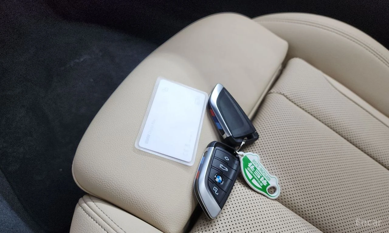 BMW 320 i M SPORT* DISTRONIC* HEAD-UP* КАМЕРА* ПОДГРЕВ* , снимка 17 - Автомобили и джипове - 55277816
