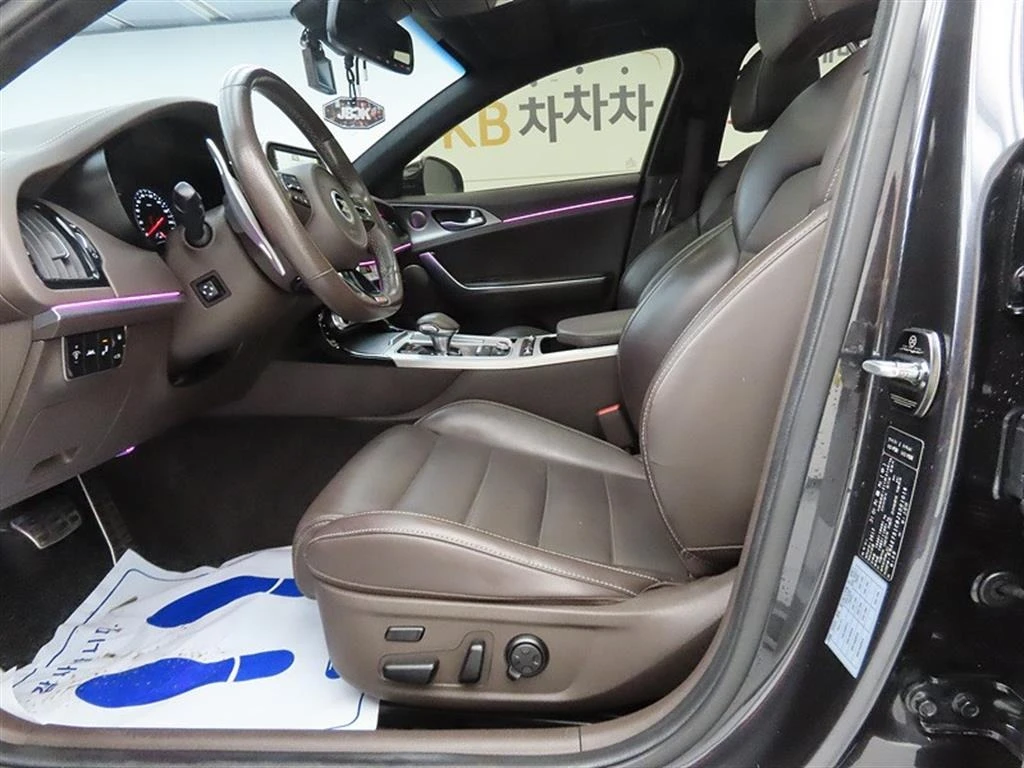 Kia Stinger GT 2WD Disi/Panorama/Line Assist/Обдухване/ HeadUp, снимка 5 - Автомобили и джипове - 55315000