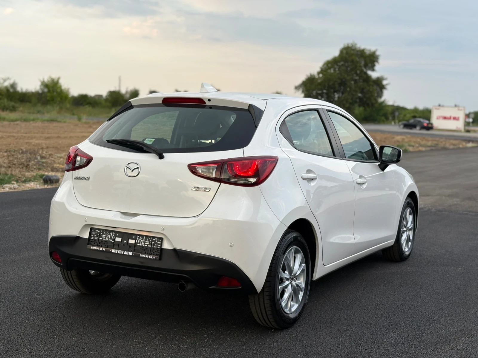 Mazda 2 1.5D 105кс Navi EURO6C, снимка 4 - Автомобили и джипове - 55317581
