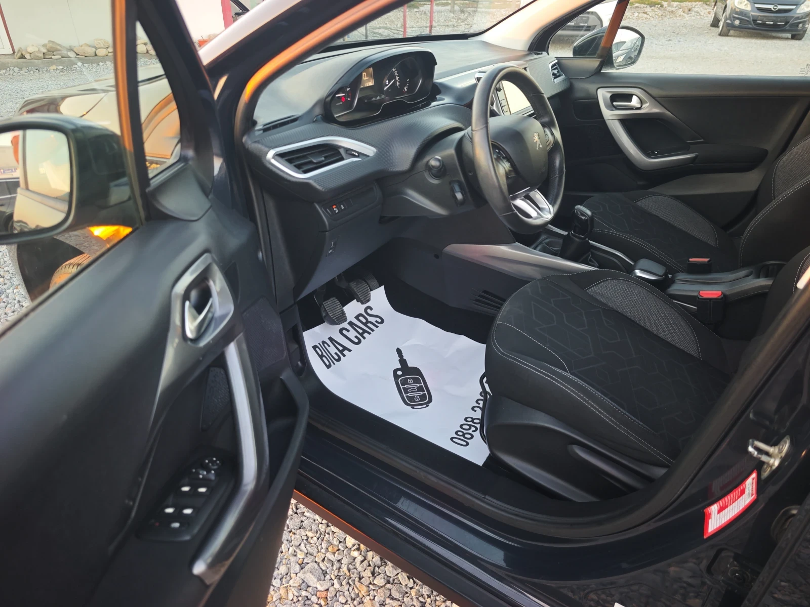Peugeot 2008 1.2i , снимка 7 - Автомобили и джипове - 55743184
