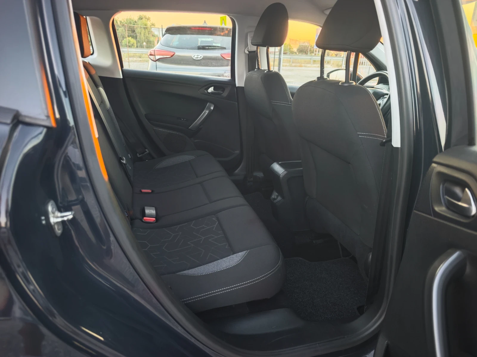Peugeot 2008 1.2i , снимка 13 - Автомобили и джипове - 55743184
