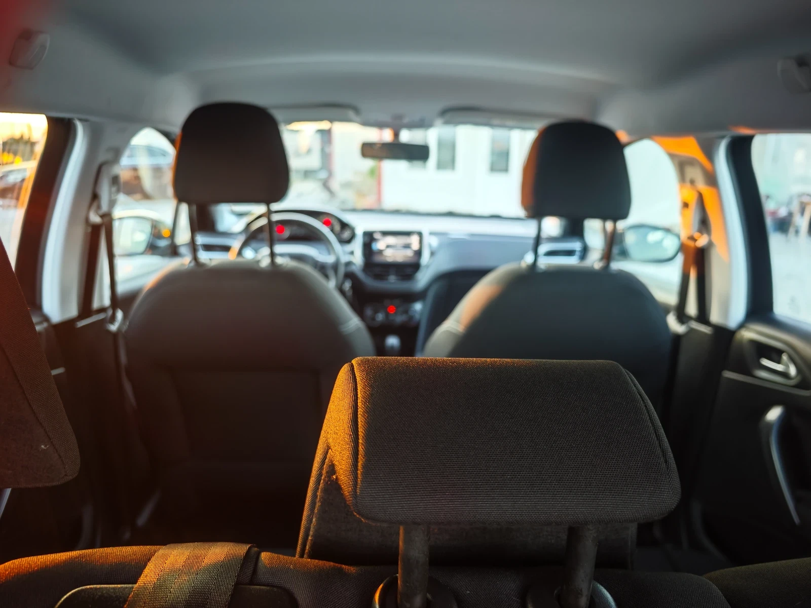 Peugeot 2008 1.2i , снимка 12 - Автомобили и джипове - 55743184