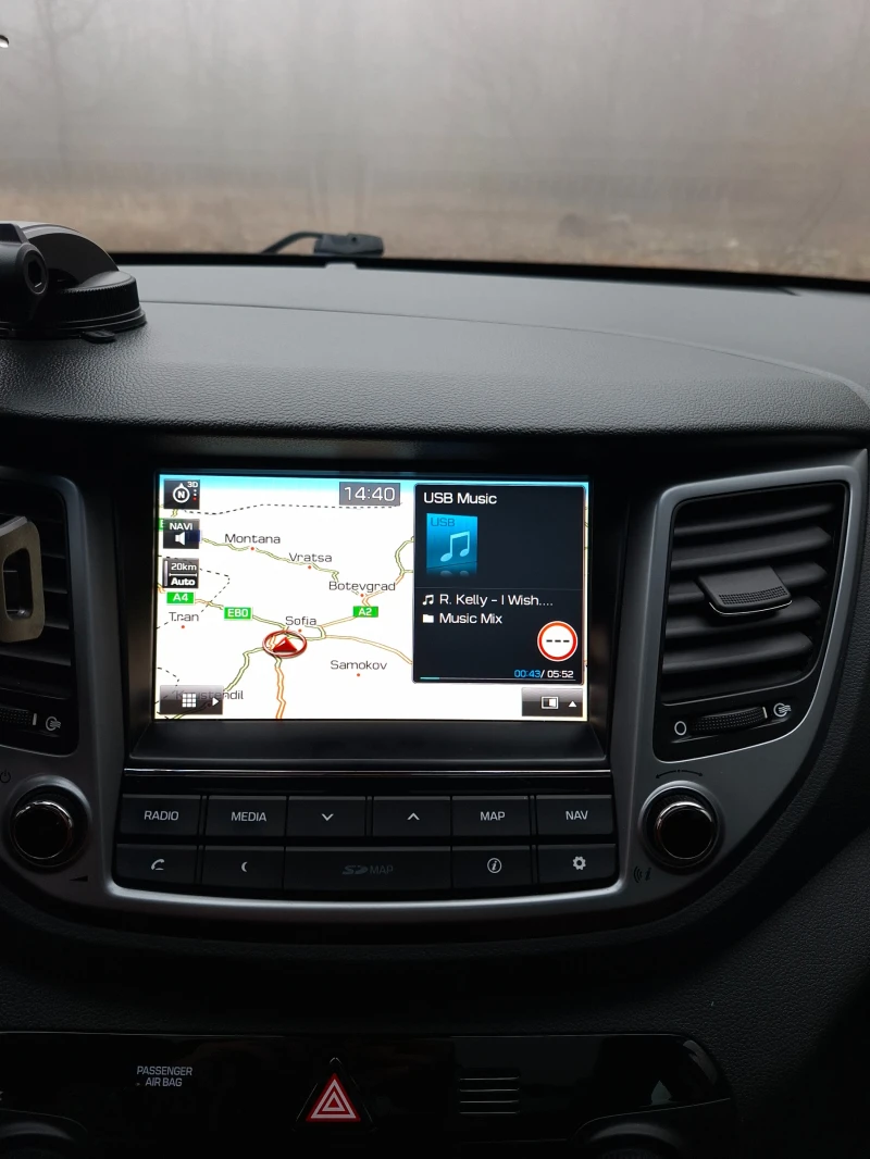 Hyundai Tucson 2.0CRDI, снимка 10 - Автомобили и джипове - 52666018