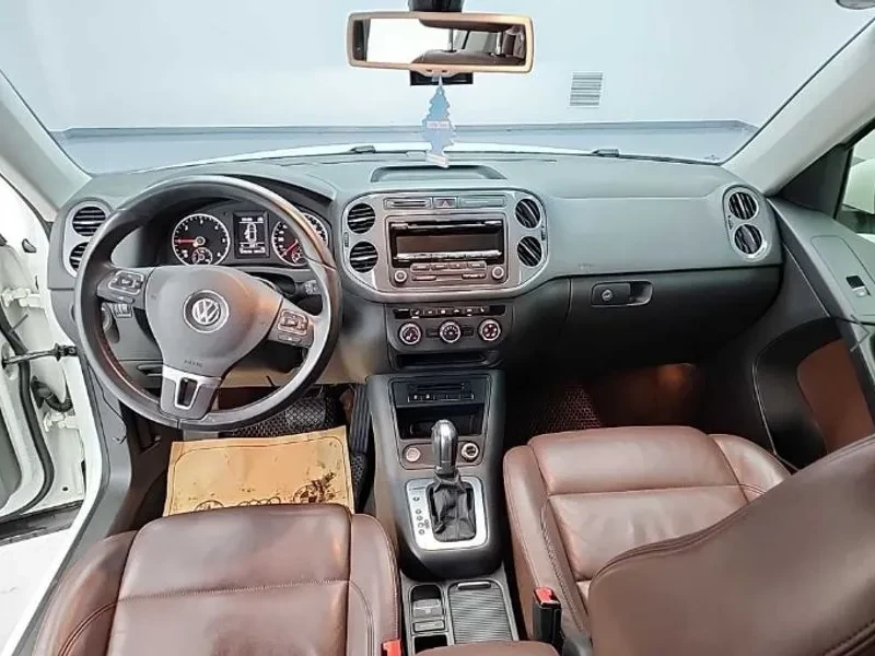 VW Tiguan 2.0 TDI, снимка 7 - Автомобили и джипове - 54302798