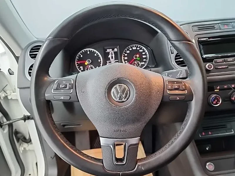 VW Tiguan 2.0 TDI, снимка 9 - Автомобили и джипове - 54302798