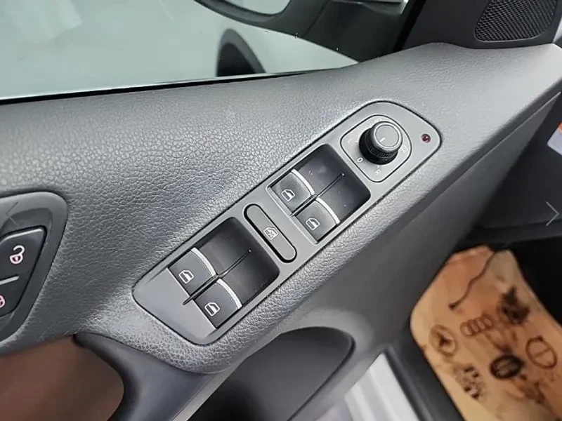 VW Tiguan 2.0 TDI, снимка 15 - Автомобили и джипове - 54302798
