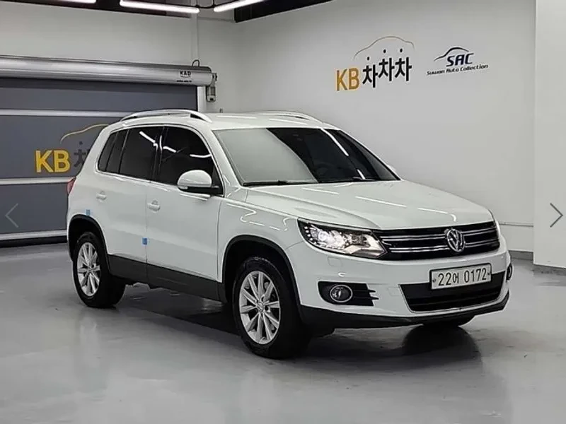 VW Tiguan 2.0 TDI, снимка 4 - Автомобили и джипове - 54302798