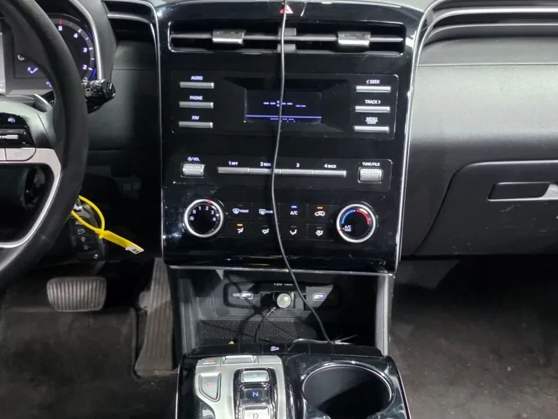 Hyundai Tucson 2.0 4Wd Modern, снимка 14 - Автомобили и джипове - 55937388