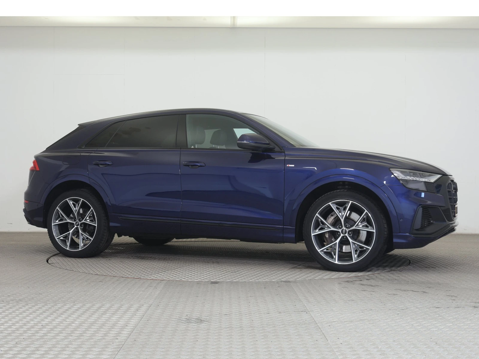 Audi Q8 55 TFSIe Pro Line S, снимка 3 - Автомобили и джипове - 54148253