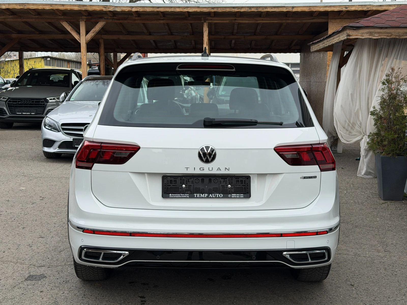 VW Tiguan 2.0TDI* R-Line* 200kc* С ПЪЛНА ИСТОРИЯ В VW, снимка 5 - Автомобили и джипове - 54193278