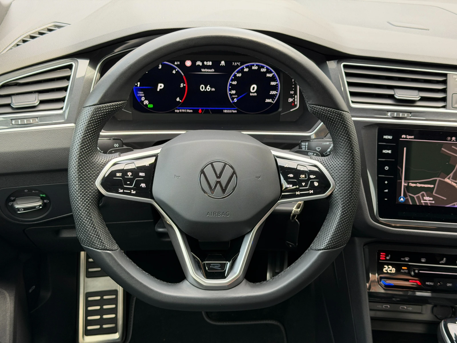 VW Tiguan 2.0TDI* R-Line* 200kc* С ПЪЛНА ИСТОРИЯ В VW, снимка 10 - Автомобили и джипове - 54193278