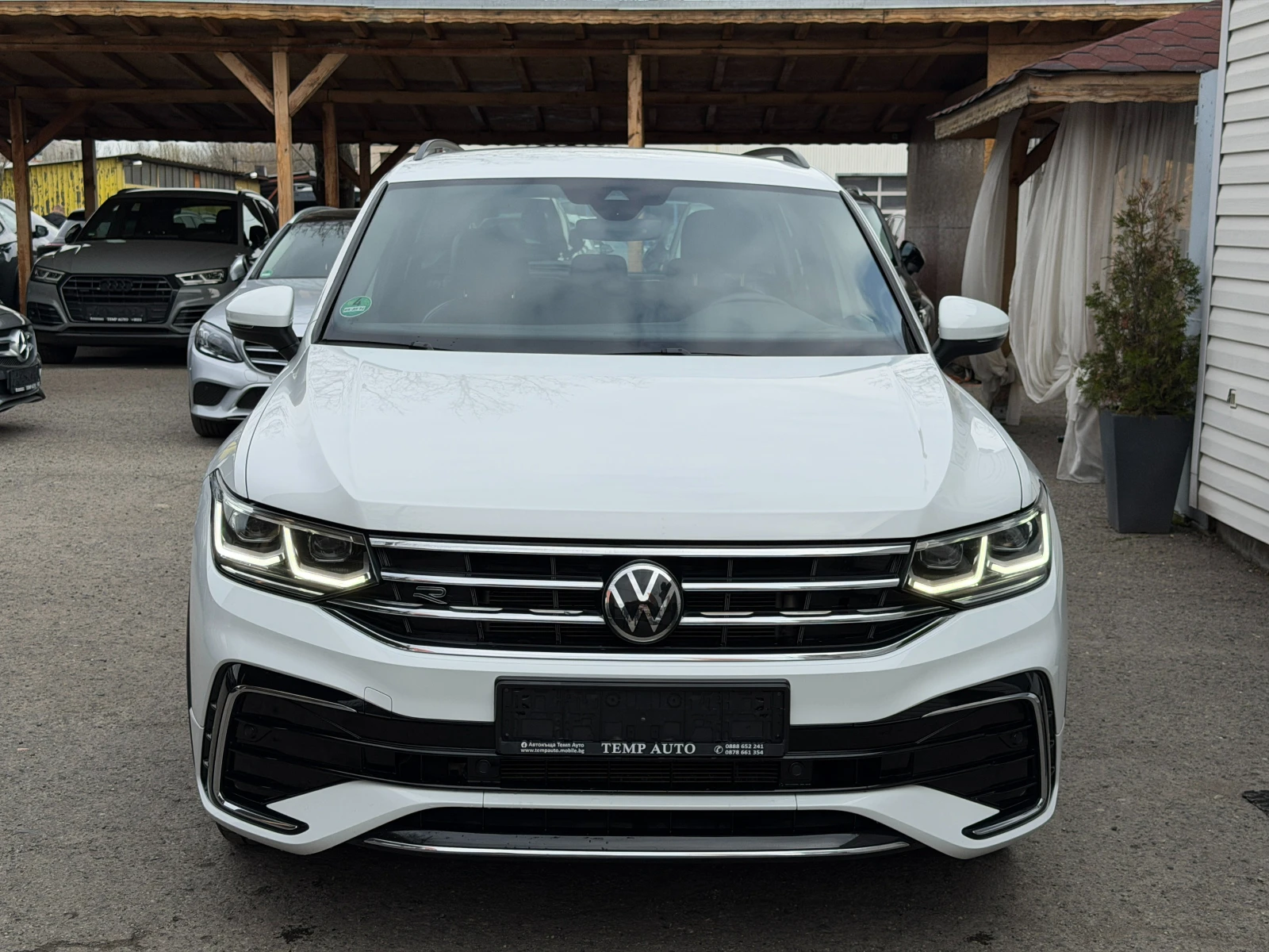 VW Tiguan 2.0TDI* R-Line* 200kc* С ПЪЛНА ИСТОРИЯ В VW, снимка 2 - Автомобили и джипове - 54193278