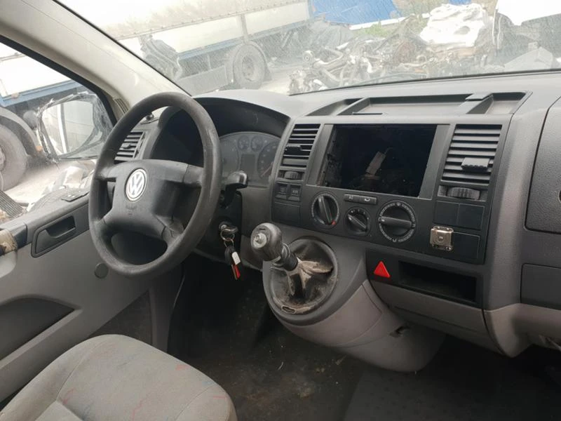 VW Transporter T5 Линейка 2.5 R5 131к.с., снимка 4 - Бусове и автобуси - 47459901