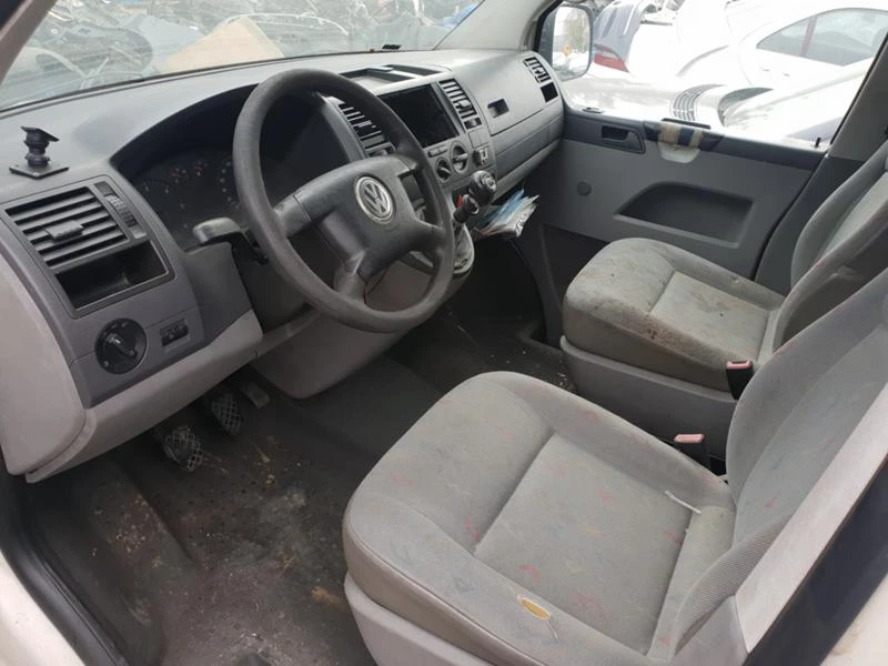 VW Transporter T5 Линейка 2.5 R5 131к.с., снимка 5 - Бусове и автобуси - 47459901