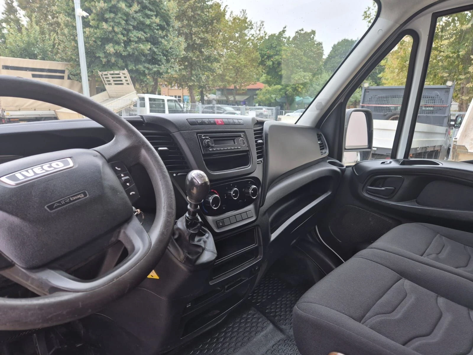Iveco 35c15 7 места швейцарски, снимка 9 - Бусове и автобуси - 56271166