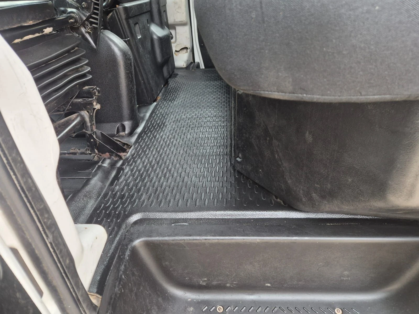 Iveco 35c15 7 места швейцарски, снимка 13 - Бусове и автобуси - 56271166