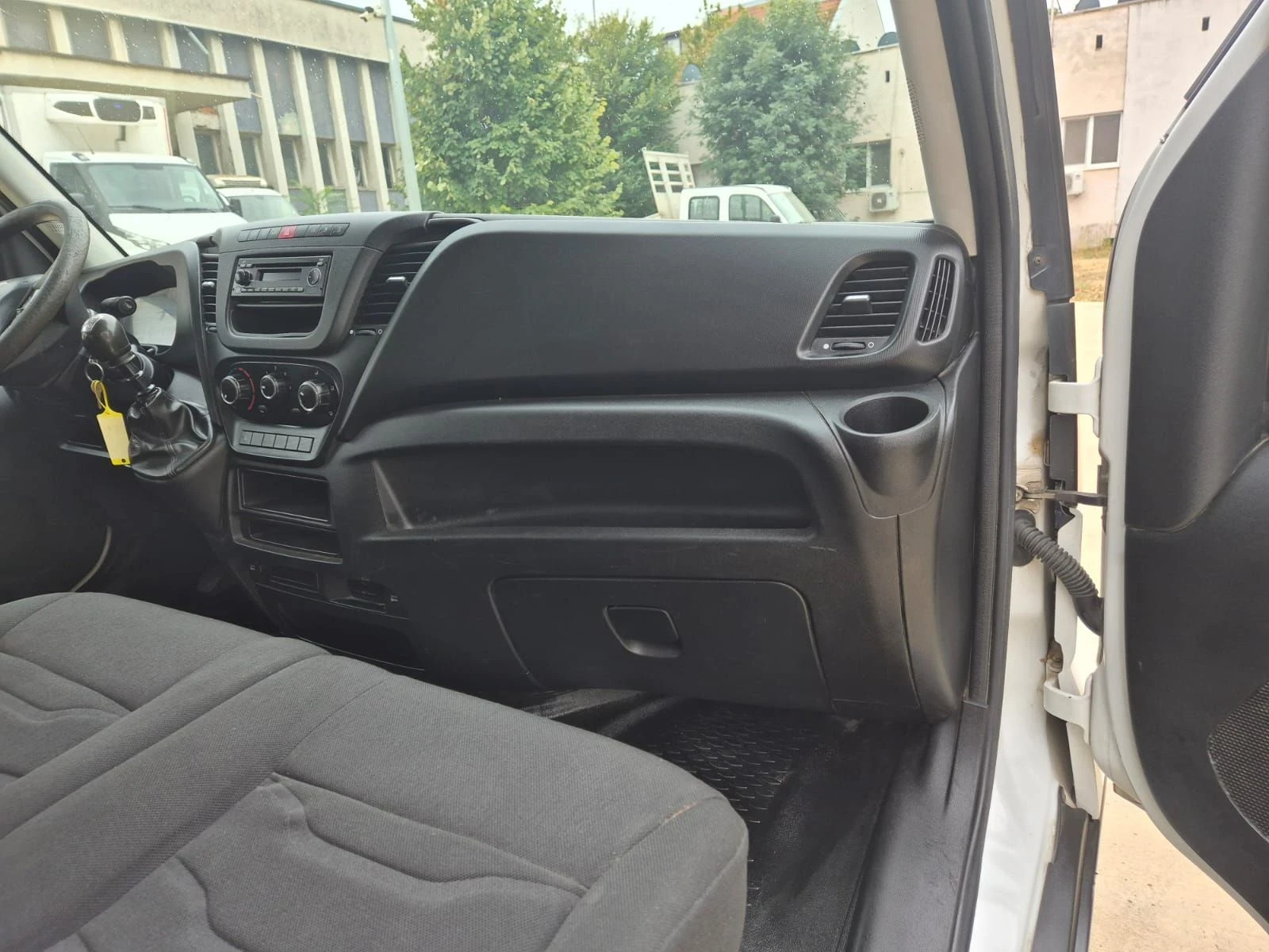 Iveco 35c15 7 места швейцарски, снимка 15 - Бусове и автобуси - 56271166