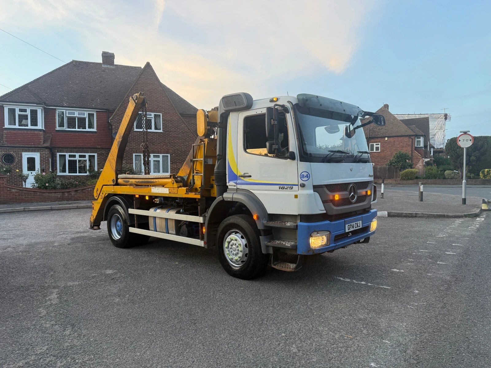 Mercedes-Benz Arocs Skip Truck  - изображение 3