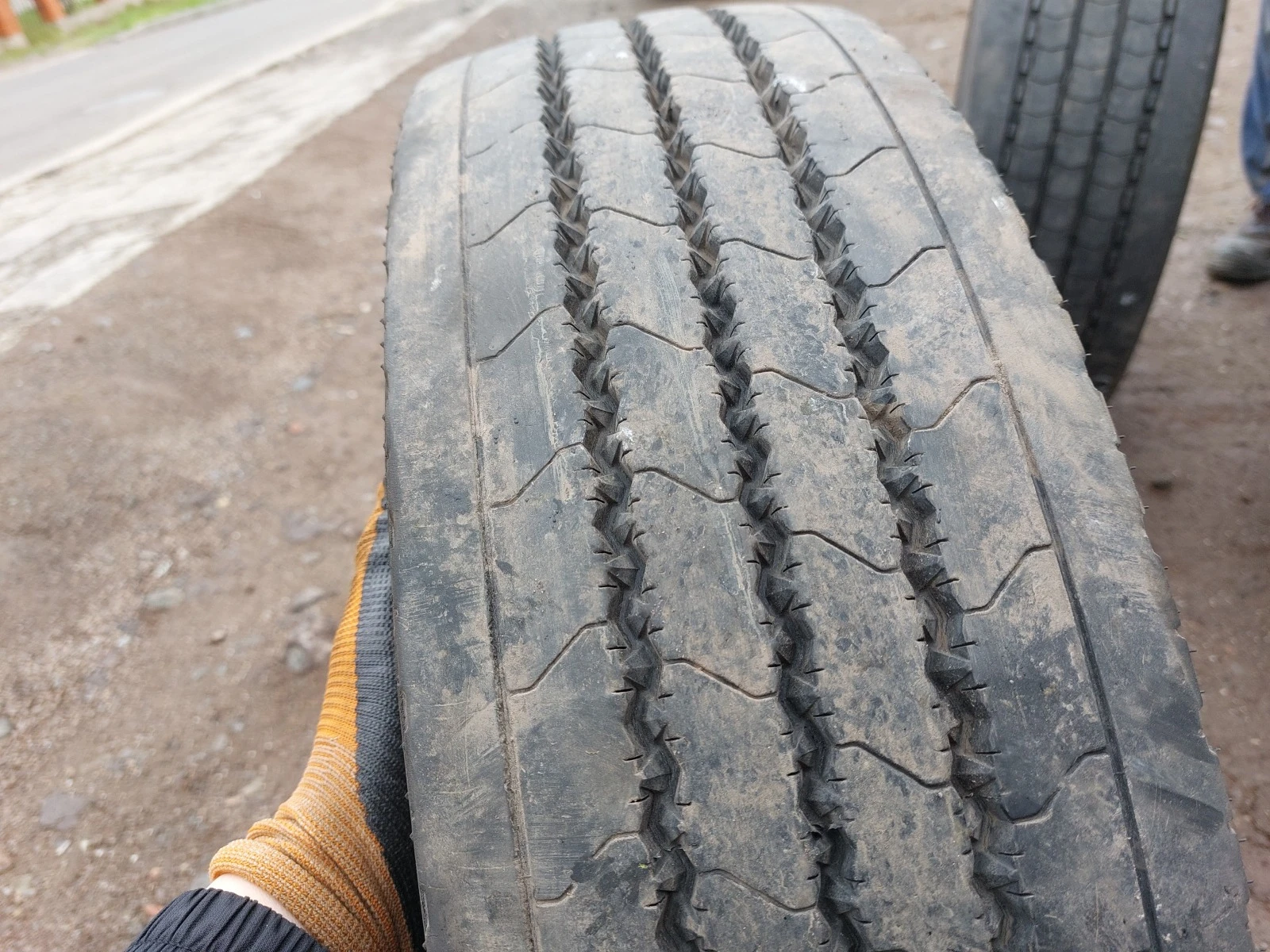 ���� 215/75R17.5 | Mobile.bg � ����������� 2