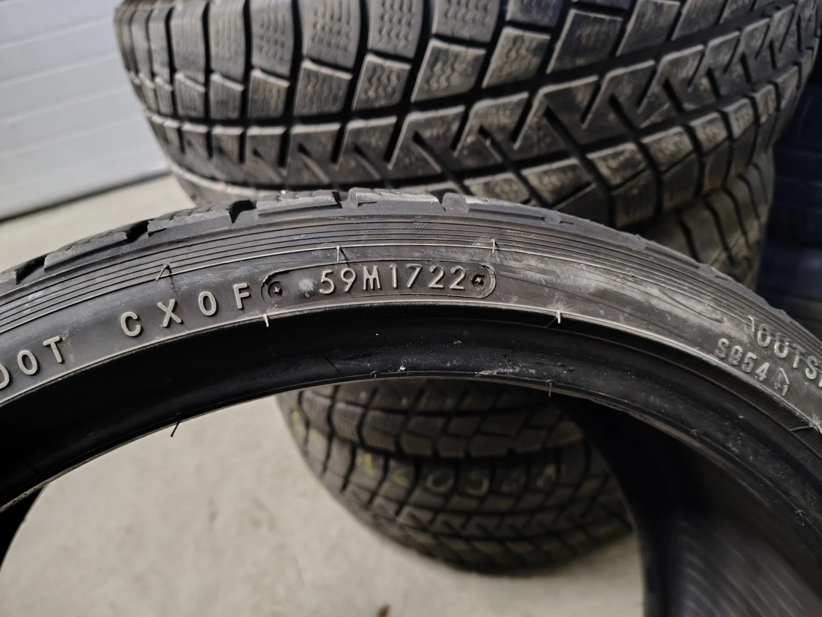 Гуми Зимни 255/30R19, снимка 9 - Гуми и джанти - 54088241