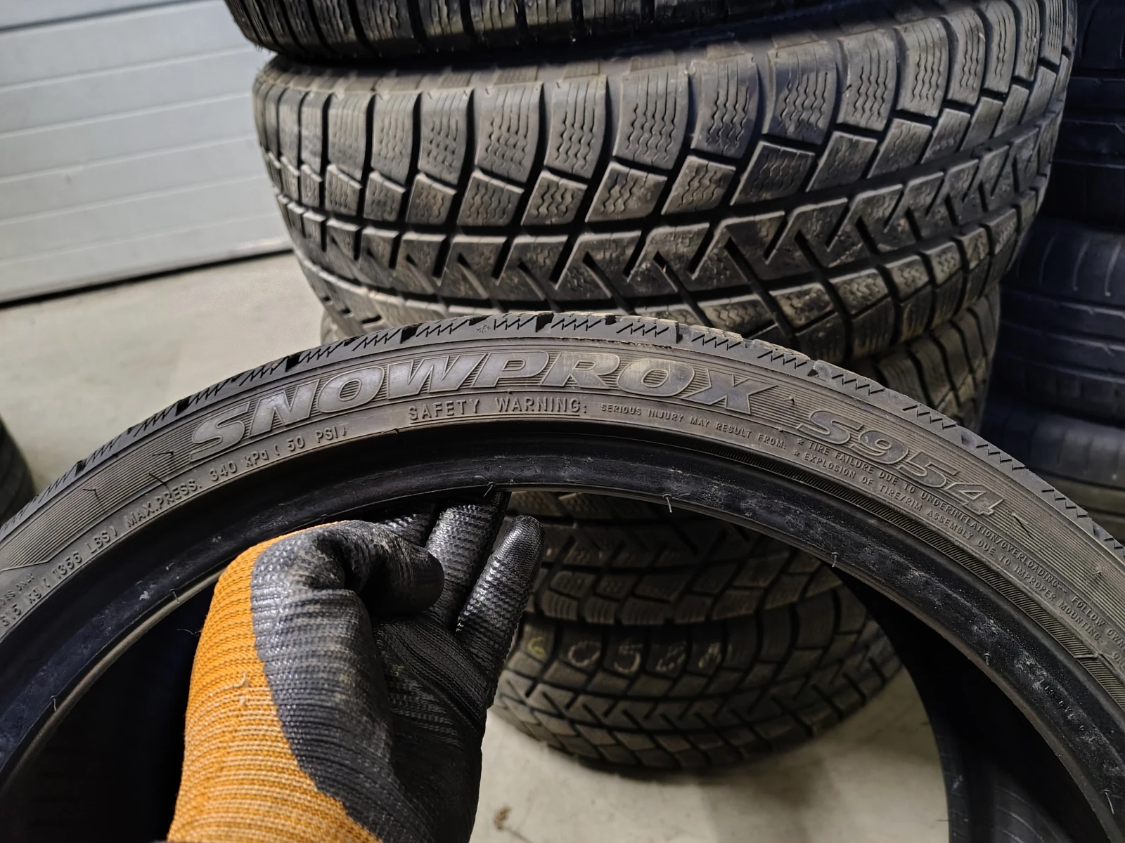 Гуми Зимни 255/30R19, снимка 8 - Гуми и джанти - 54088241