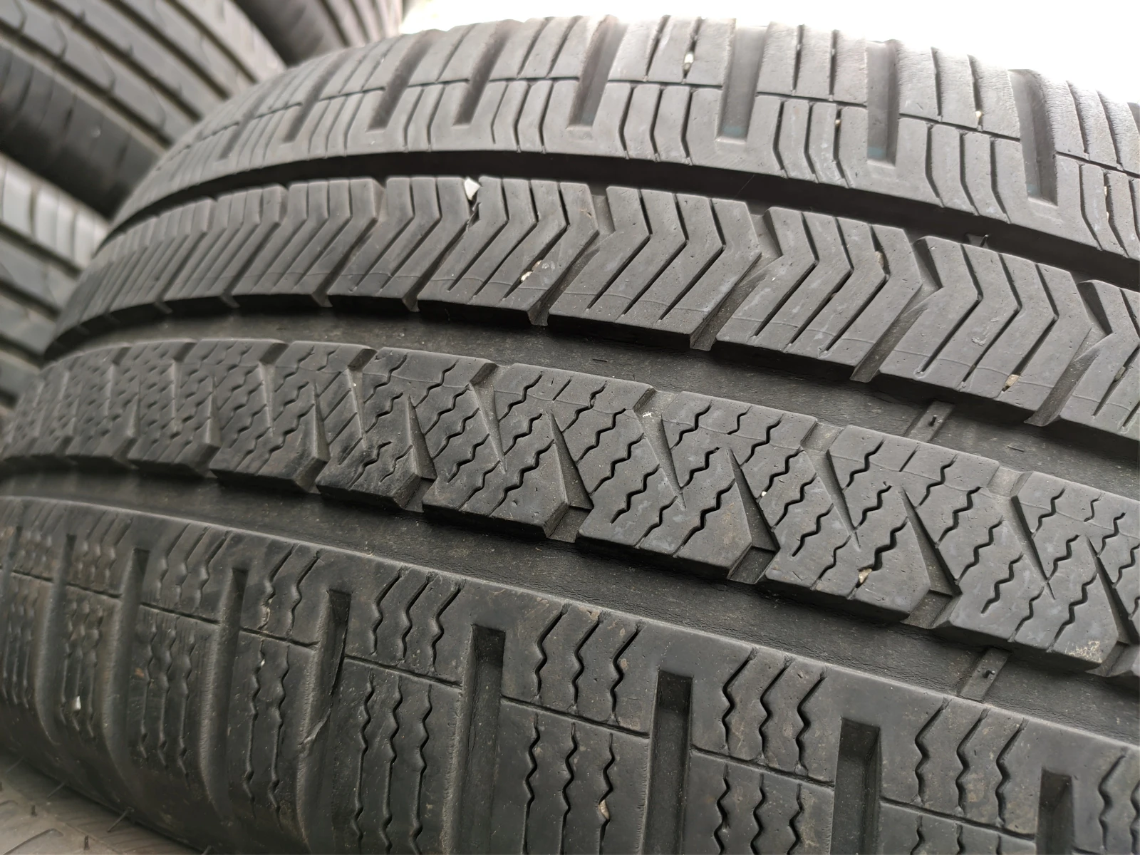 Гуми Всесезонни 215/45R16