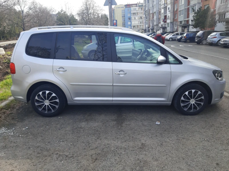 VW Touran 1.6 TDI, снимка 5 - Автомобили и джипове - 49323507