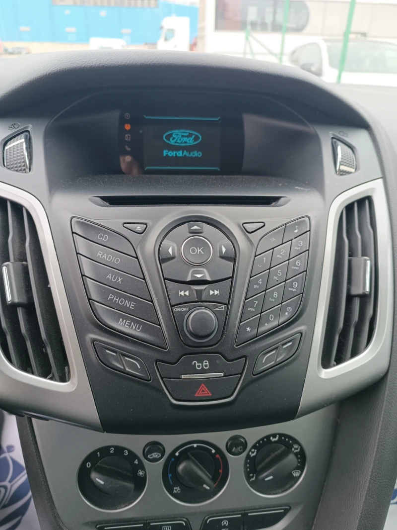 Ford Focus 1.0 i, КОЛЕДНА ПРОМОЦИЯ, ПЕРФЕКТЕН, ЛИЗИНГ , снимка 8 - Автомобили и джипове - 49817624