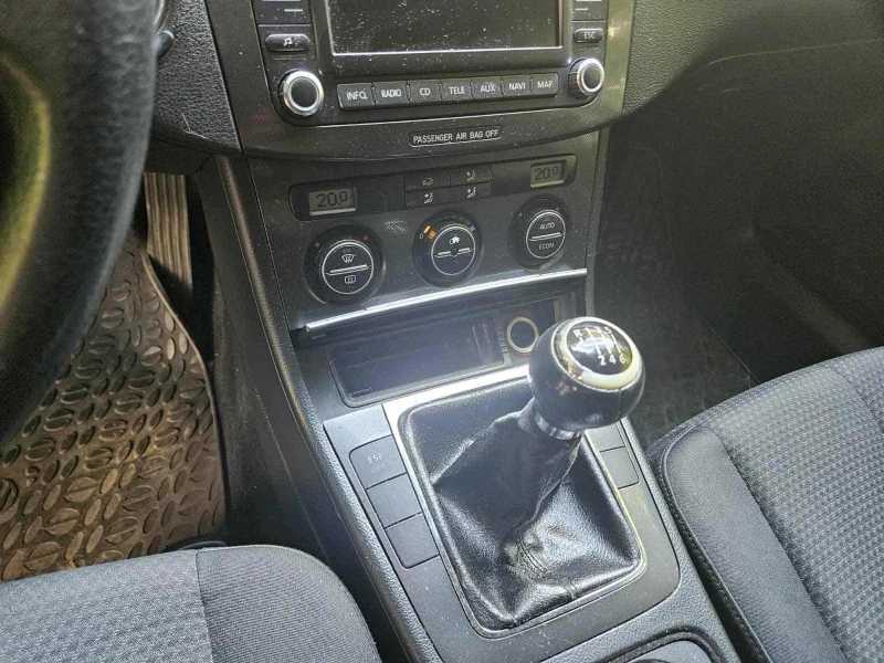 VW Passat 1.9 DI, снимка 5 - Автомобили и джипове - 51793104