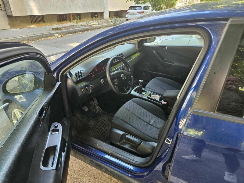 VW Passat 1.9 DI, снимка 8 - Автомобили и джипове - 51793104