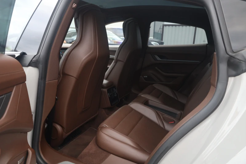Porsche Taycan 4S MATRIX Luft 360 PANO BOSE Chrono SzH #iCarbg, снимка 9 - Автомобили и джипове - 52393009