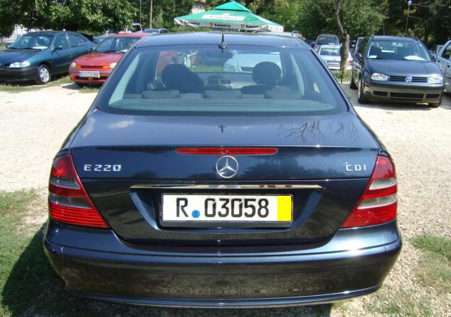 Mercedes-Benz E 220 CDi, БАРТЕР, снимка 12 - Автомобили и джипове - 22453667