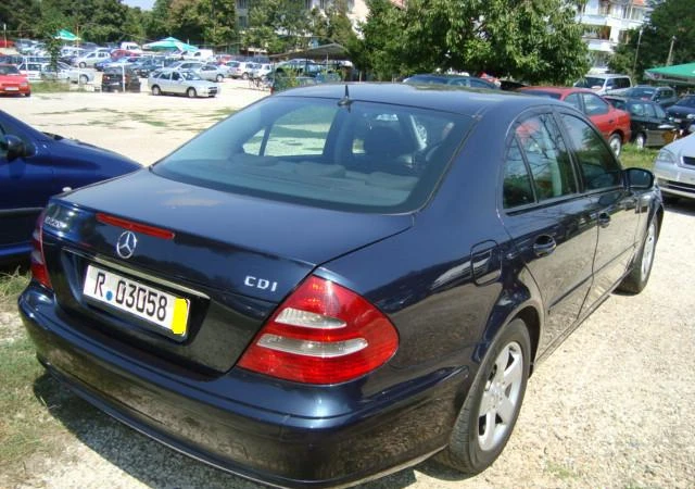 Mercedes-Benz E 220 CDi, БАРТЕР, снимка 14 - Автомобили и джипове - 22453667