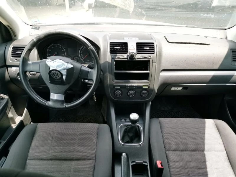 VW Golf 5  1.6i, снимка 5 - Автомобили и джипове - 25803927