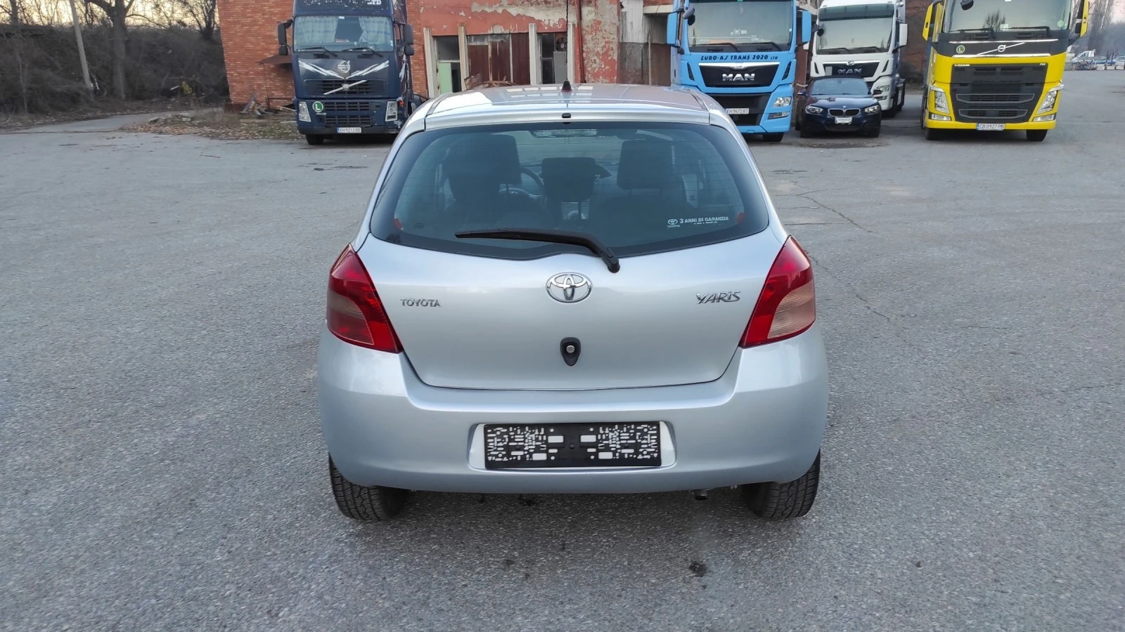 Toyota Yaris 1.0 EURO4 - изображение 6