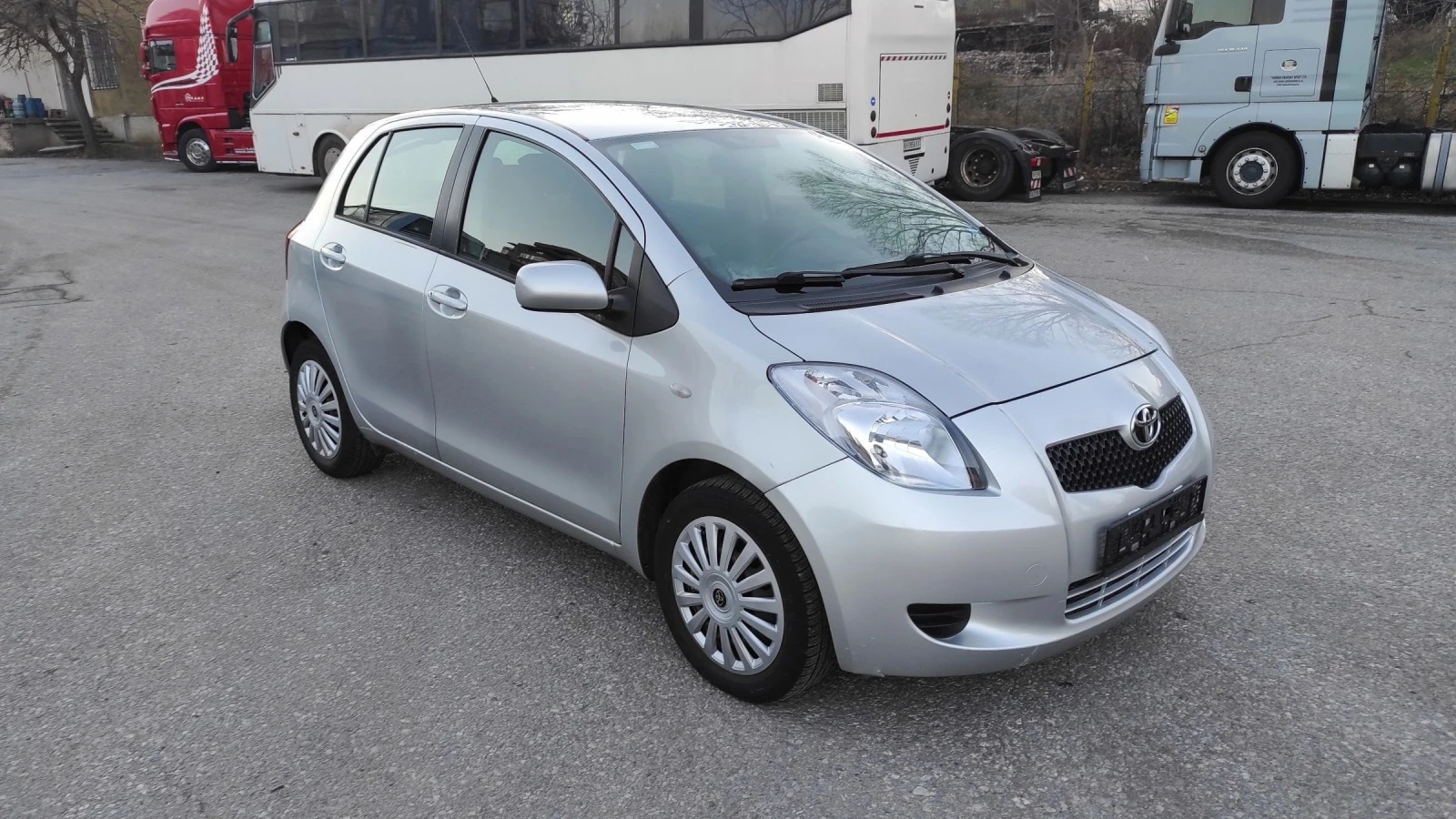 Toyota Yaris 1.0 EURO4 - изображение 3