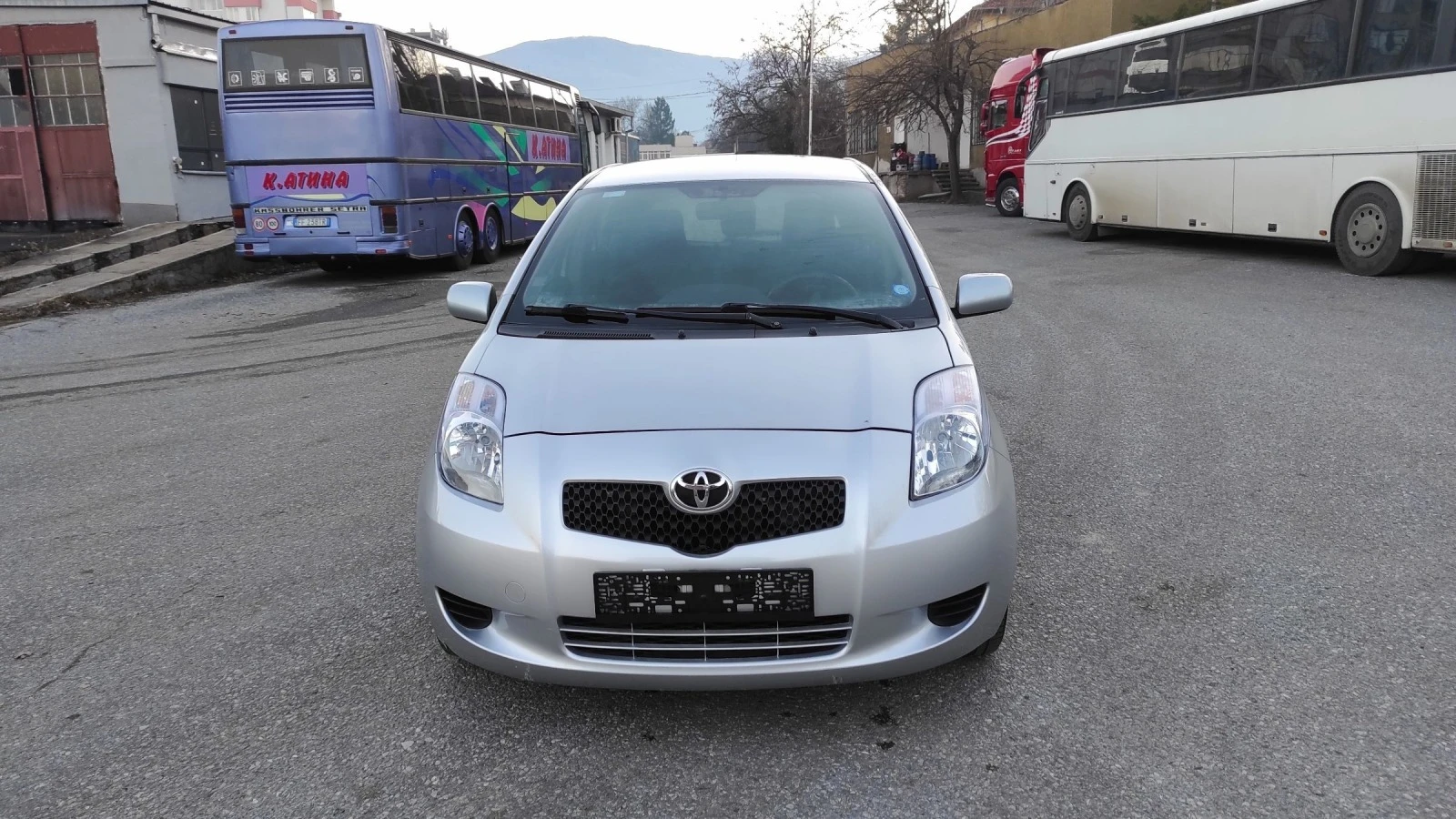 Toyota Yaris 1.0 EURO4 - изображение 2