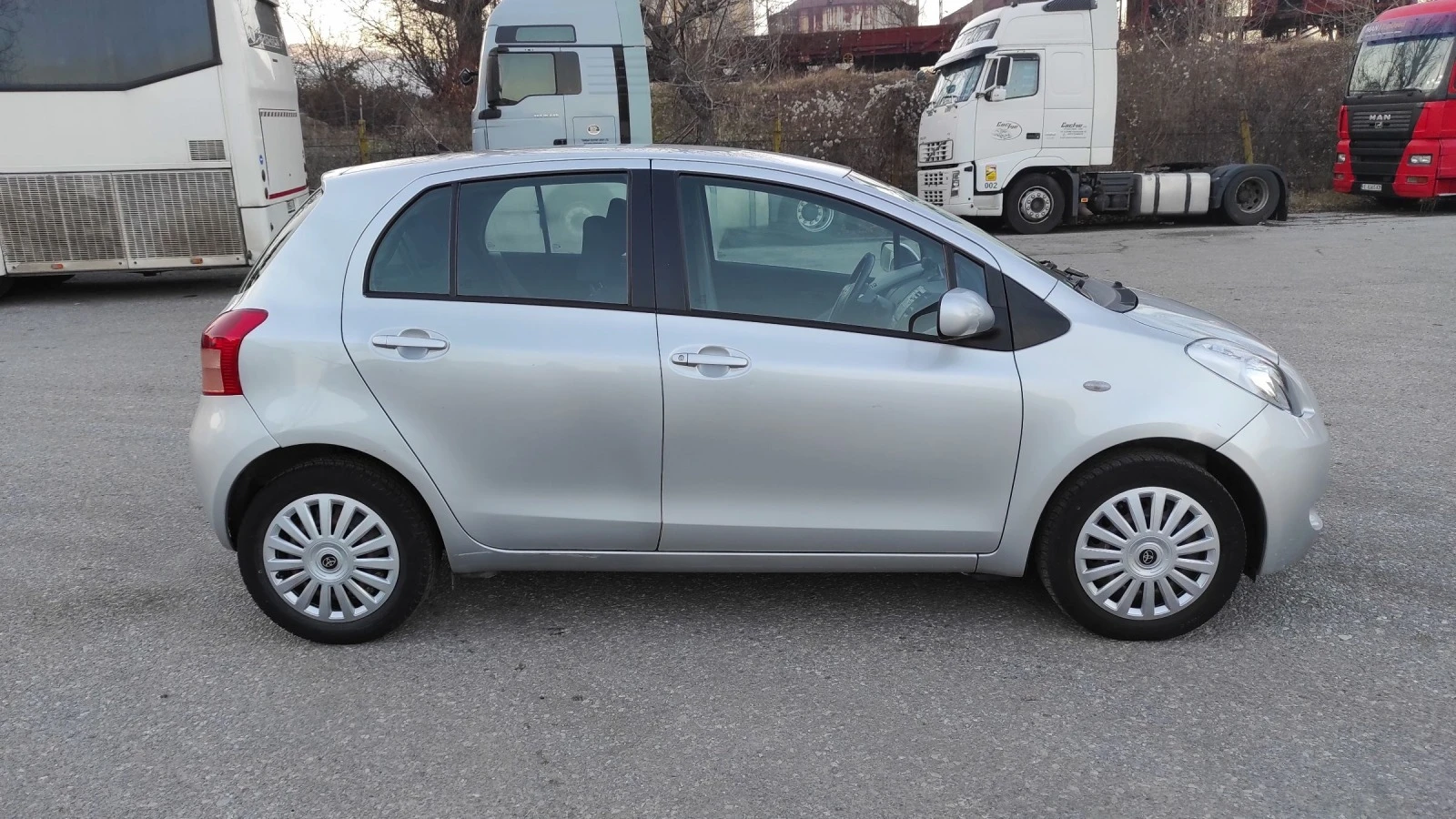 Toyota Yaris 1.0 EURO4 - изображение 4