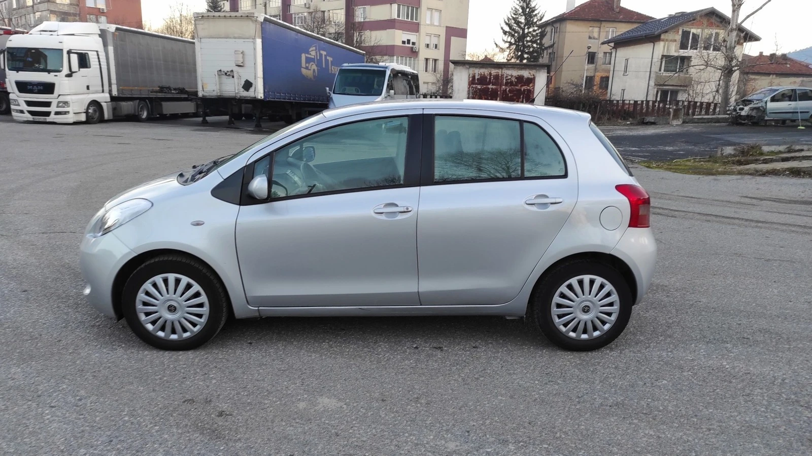 Toyota Yaris 1.0 EURO4 - изображение 8