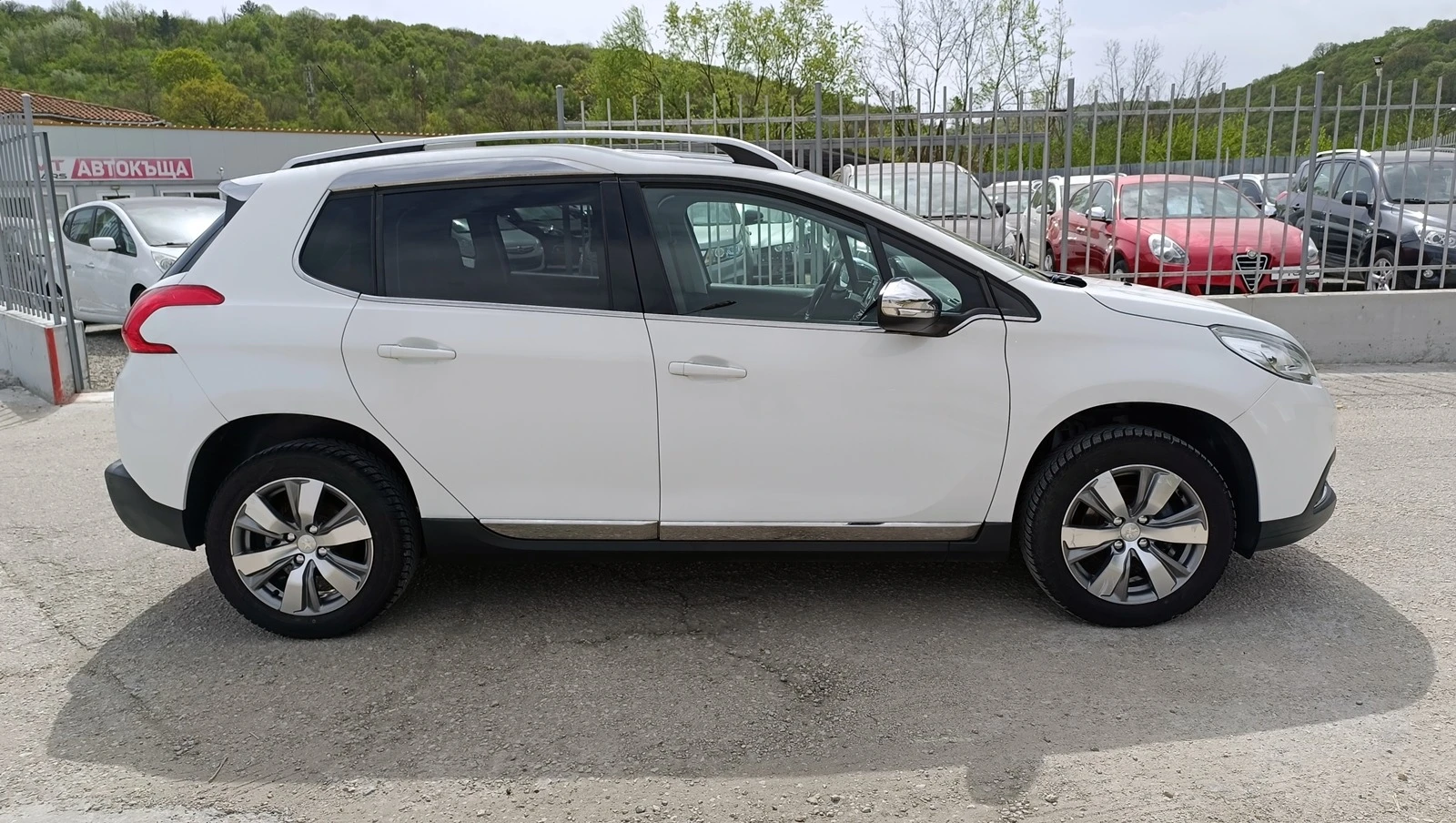 Peugeot 2008 1.2i - изображение 7