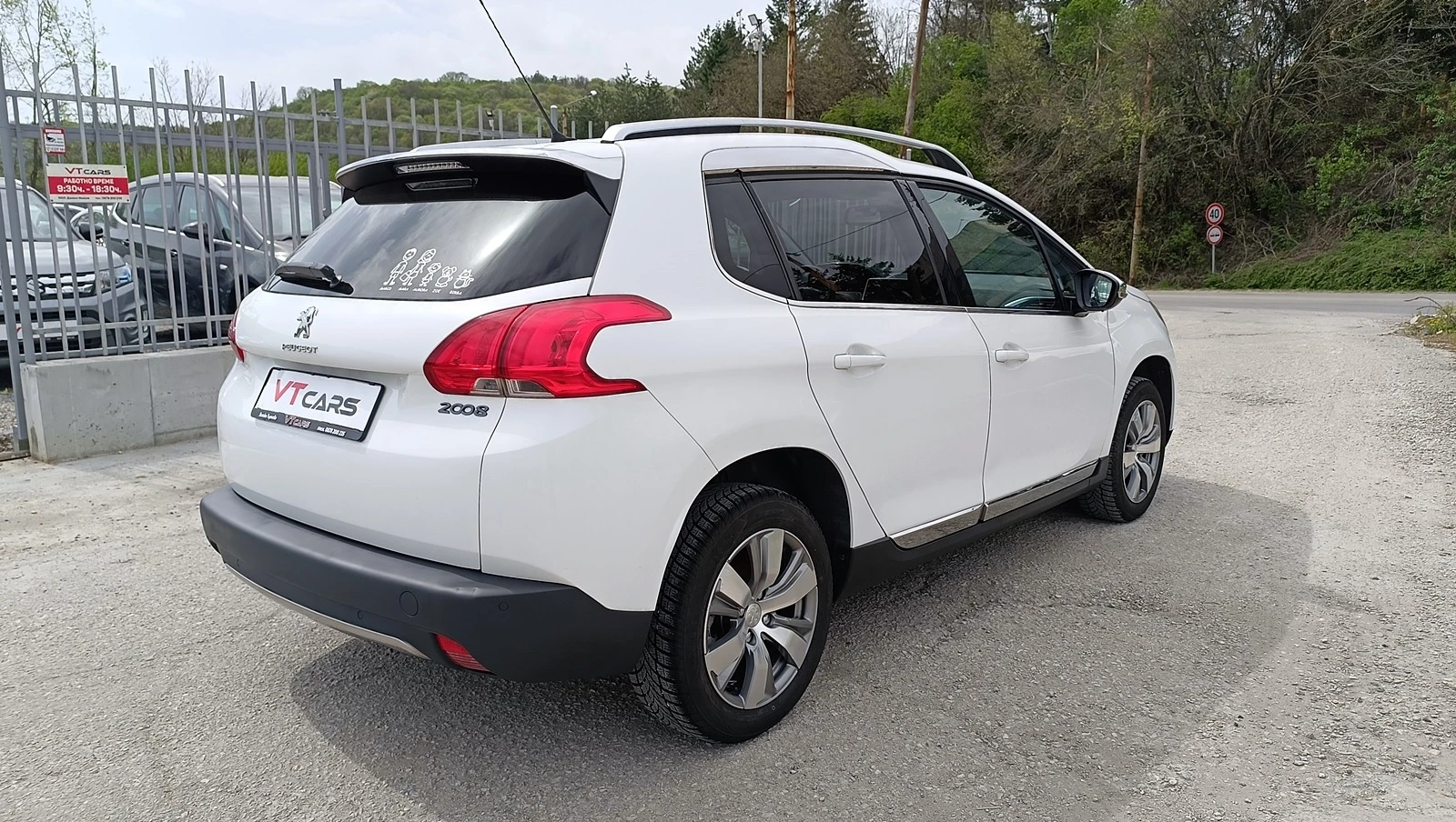 Peugeot 2008 1.2i - изображение 5