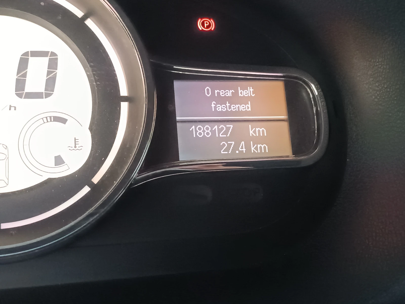 Renault Megane 1, 6 dCi, FULL екстри, ПЕРФЕКТНО, ЛИЗИНГ , снимка 9 - Автомобили и джипове - 49817624