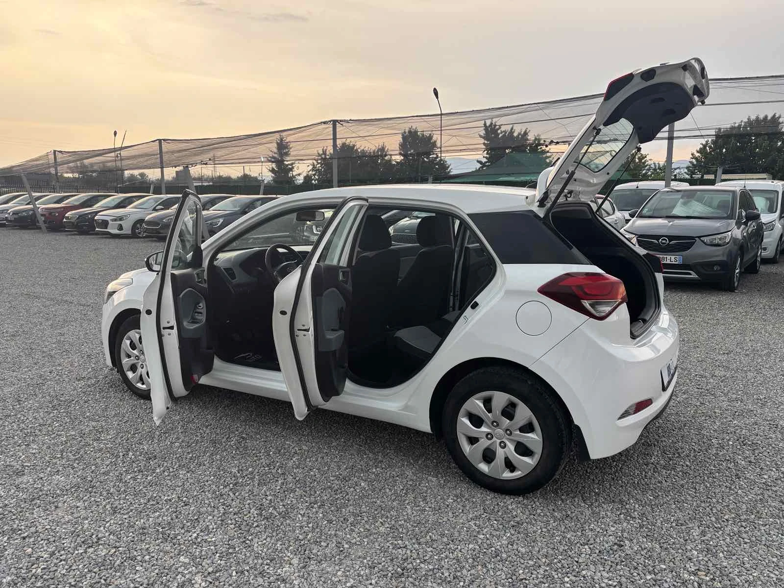 Hyundai I20 1.1 , Euro 6, Нов Внос - изображение 8