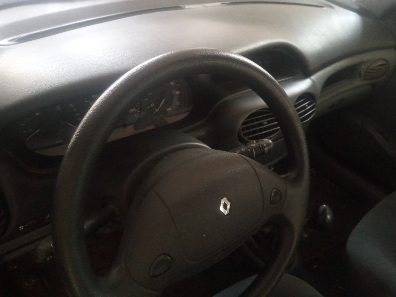Renault Megane 1.4i - изображение 10