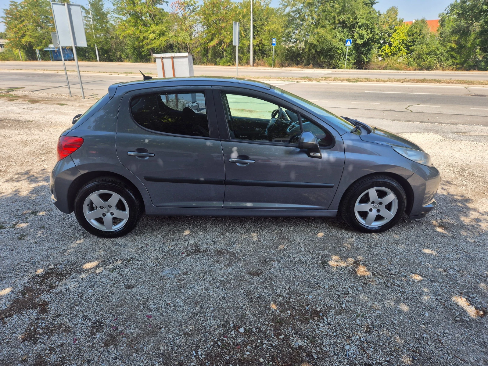 Peugeot 207 1.4i 75k.s.GAS - изображение 4