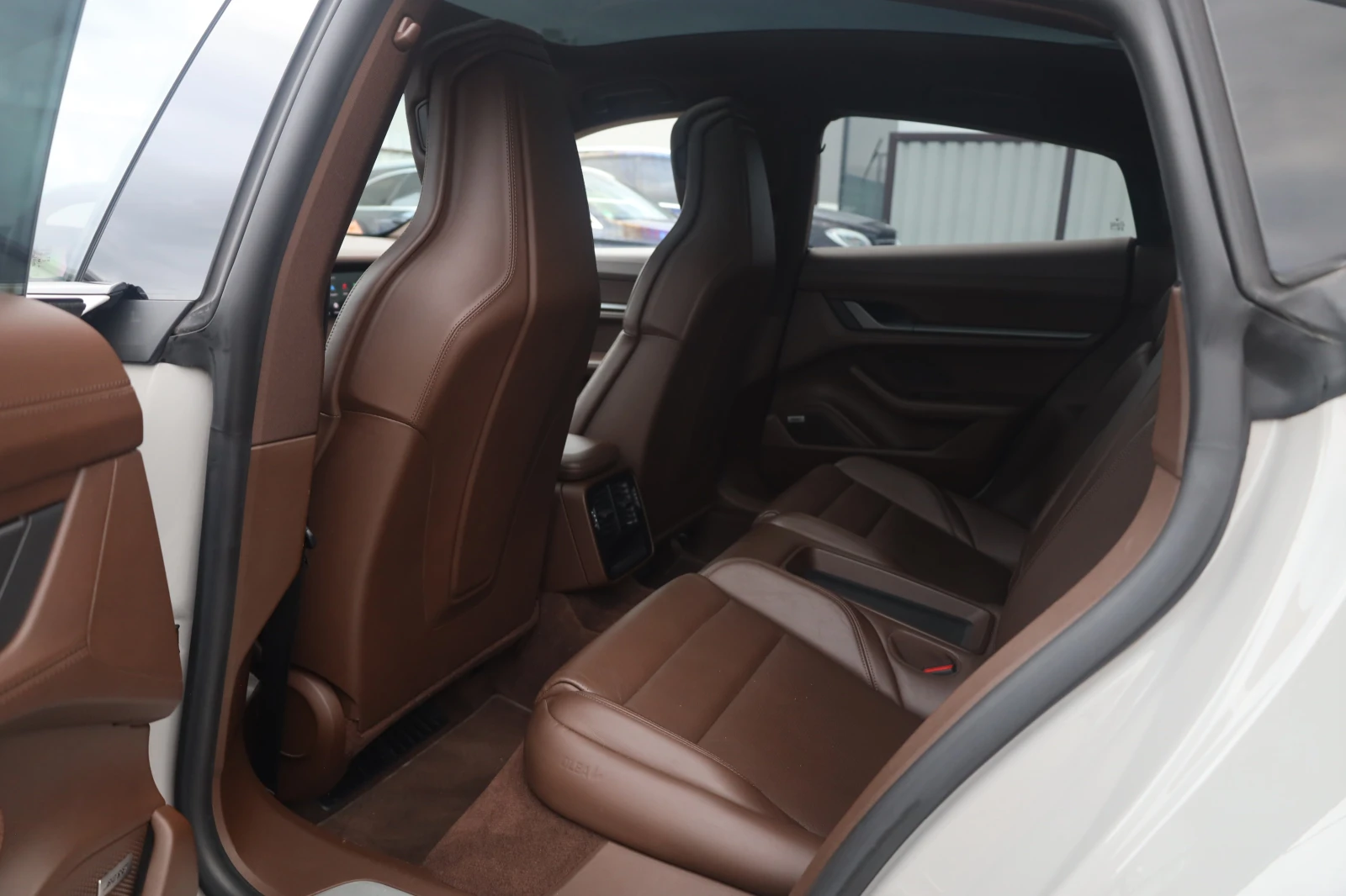 Porsche Taycan 4S MATRIX Luft 360 PANO BOSE Chrono SzH #iCarbg | Mobile.bg   9