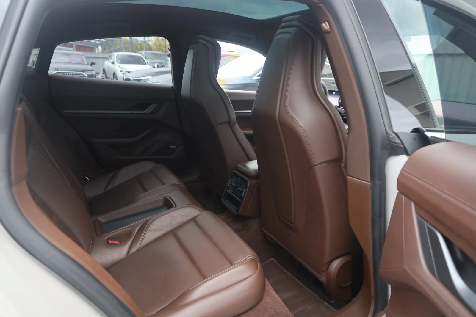 Porsche Taycan 4S MATRIX Luft 360 PANO BOSE Chrono SzH #iCarbg | Mobile.bg   7