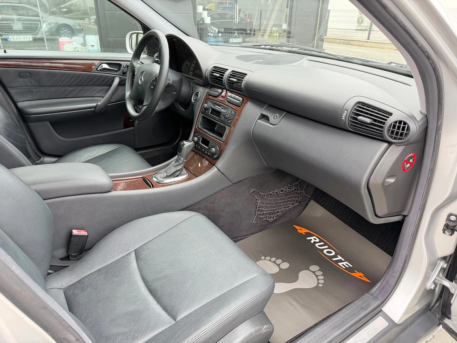 Mercedes-Benz C 320 i Elegance - изображение 8