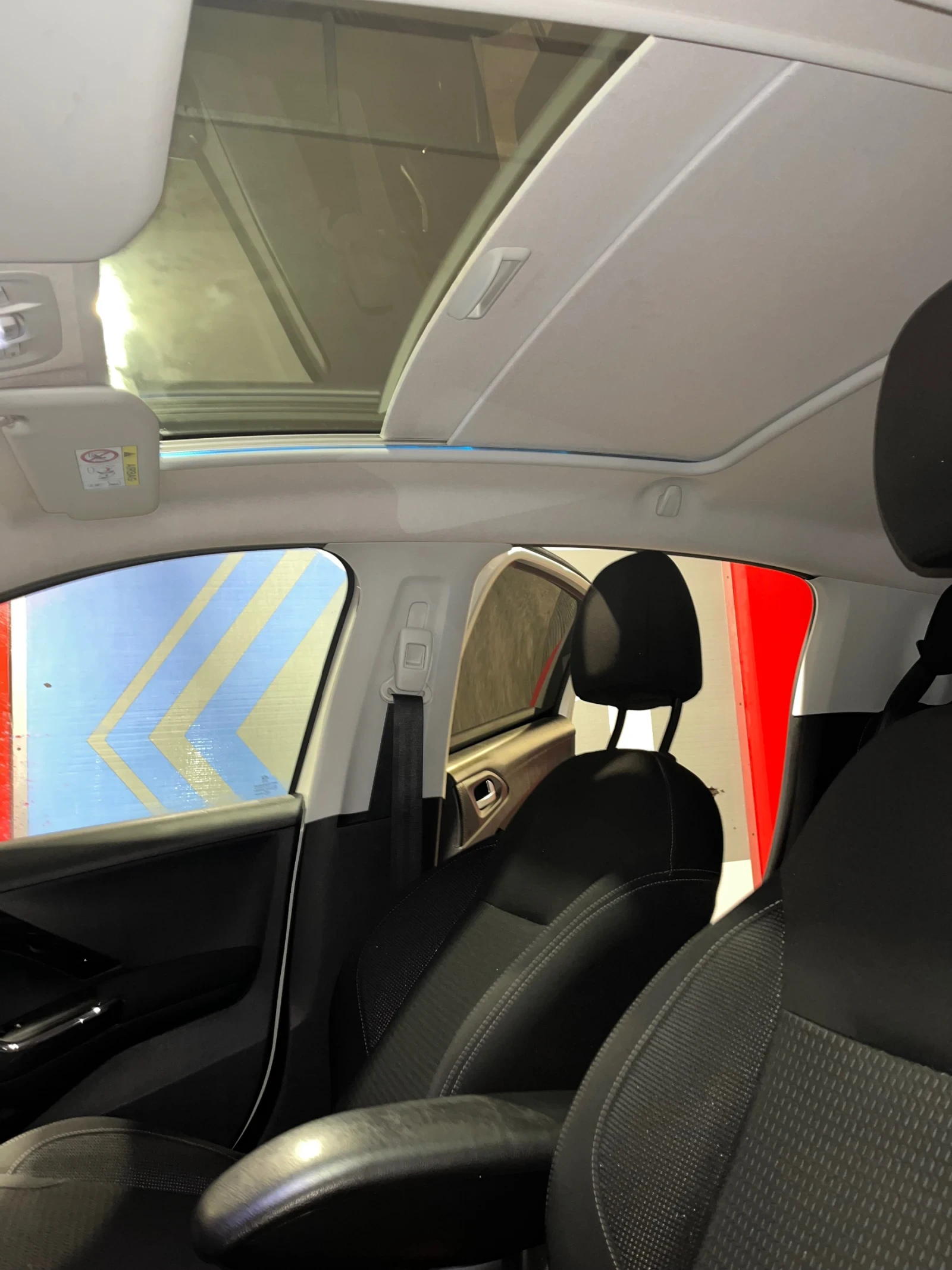 Peugeot 208, снимка 11 - Автомобили и джипове - 53788970